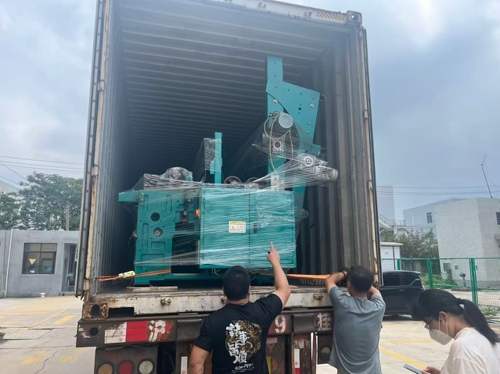 Ceres Machinery spedisce diverse tosatrici per tappeti in India ed Egitto